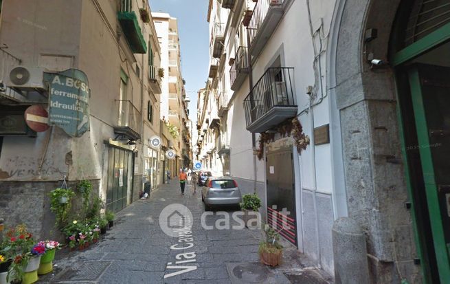 Negozio/locale commerciale in commerciale in Via Cavallerizza a Chiaia