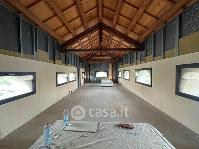 Ufficio in commerciale in 