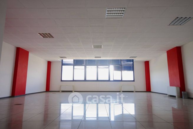 Ufficio in commerciale in Strada della Cebrosa 86