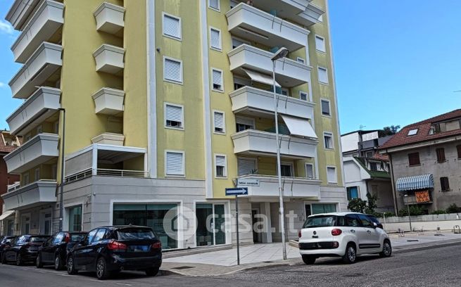 Box/posto auto in residenziale in Via Felice Cavallotti 3