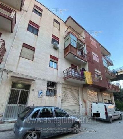 Appartamento in residenziale in Via Giulio Cesare 18