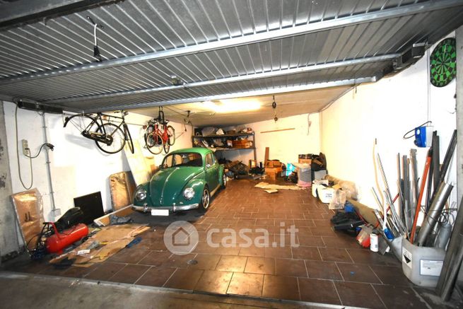 Box/posto auto in residenziale in Via Dante 158