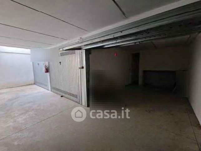 Box/posto auto in residenziale in Via Pietro Tacchini