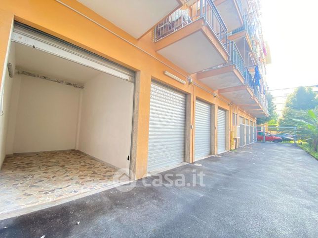 Box/posto auto in residenziale in Via Vittorio Veneto 32