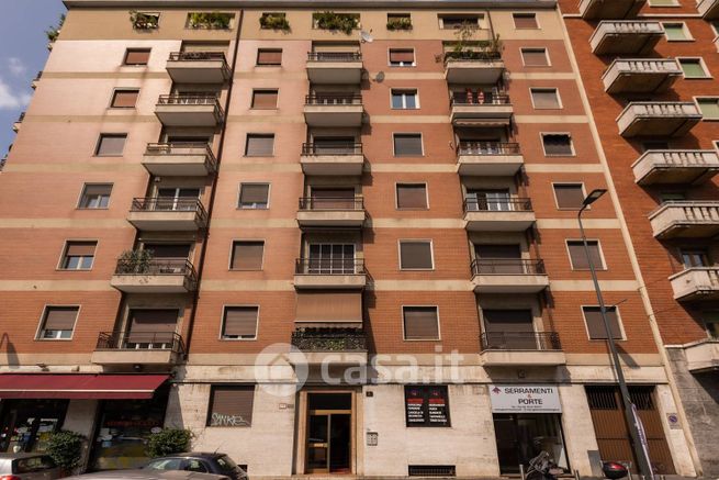 Box/posto auto in residenziale in Viale Murillo 1