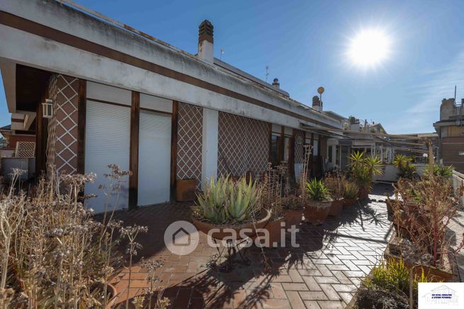 Attico/mansarda in residenziale in Via Aversa