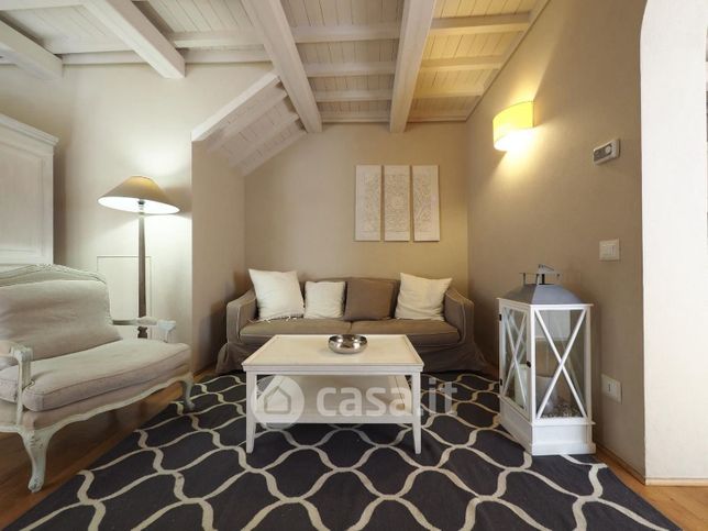 Casa indipendente in residenziale in Via Francesco Caracciolo 3 a