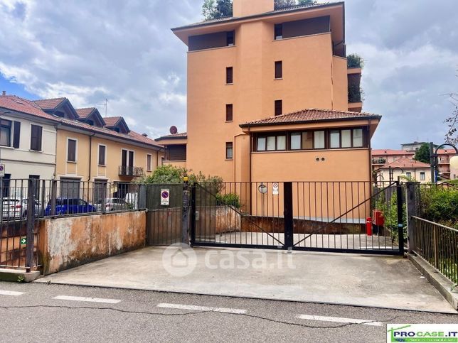 Box/posto auto in residenziale in Via pola
