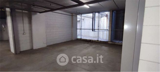 Box/posto auto in residenziale in Via Gaspare Rosales 13