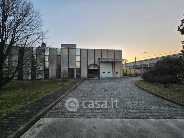 Capannone in commerciale in Via POLLIONE