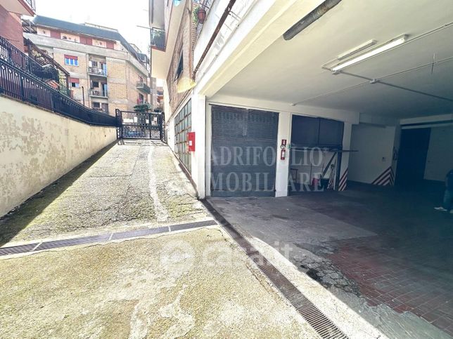 Garage/posto auto in residenziale in Via delle Acacie 137