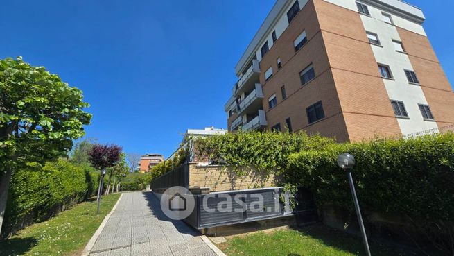 Appartamento in residenziale in Via Renzo Vespignani 10