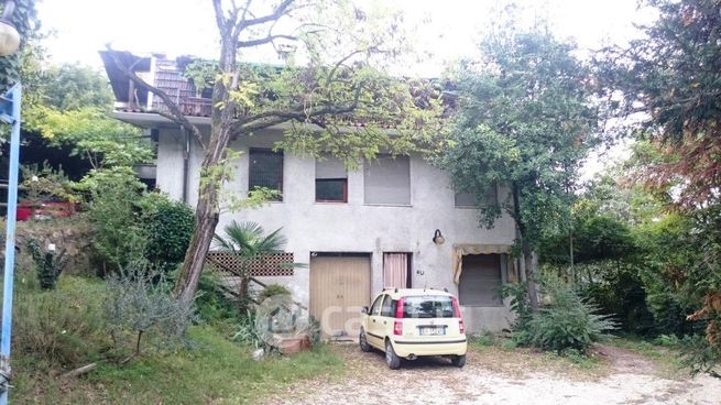 Villa in residenziale in Via Tramonte