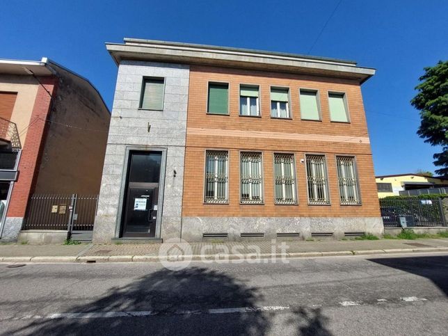 Ufficio in commerciale in Via Vittorio Veneto 11