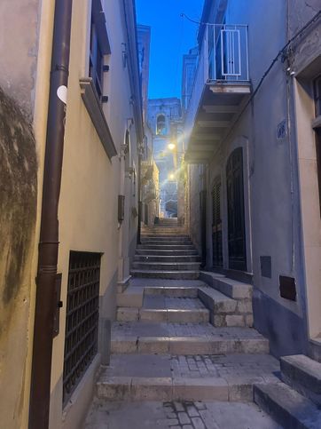 Casa bi/trifamiliare in residenziale in Strada Castello