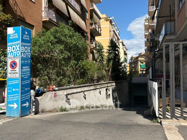 Box/posto auto in residenziale in Viale della Primavera 89