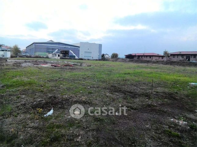 Terreno edificabile in residenziale in Via Radici Nord