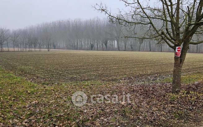 Terreno agricolo in commerciale in Via E. Scaramuzza