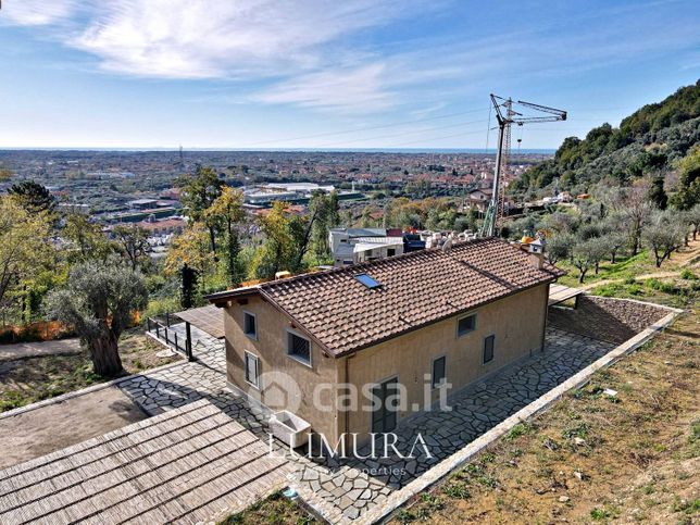 Villa in residenziale in Via delle Piazze