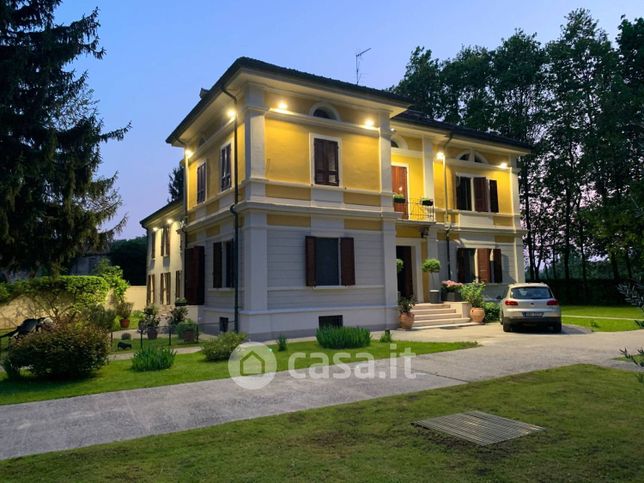 Casa indipendente in residenziale in