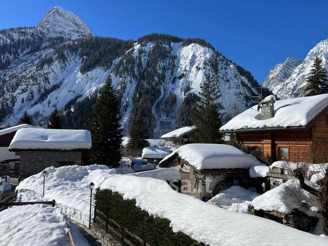 Appartamento in residenziale in Strada della Brenva 9