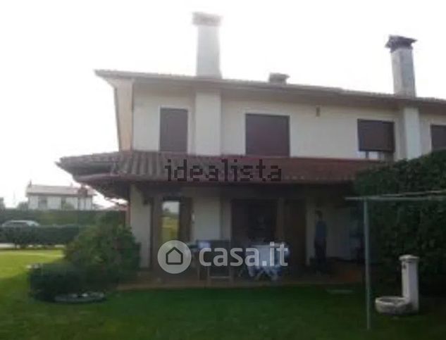 Casa bi/trifamiliare in residenziale in Via Don Francesco Longato