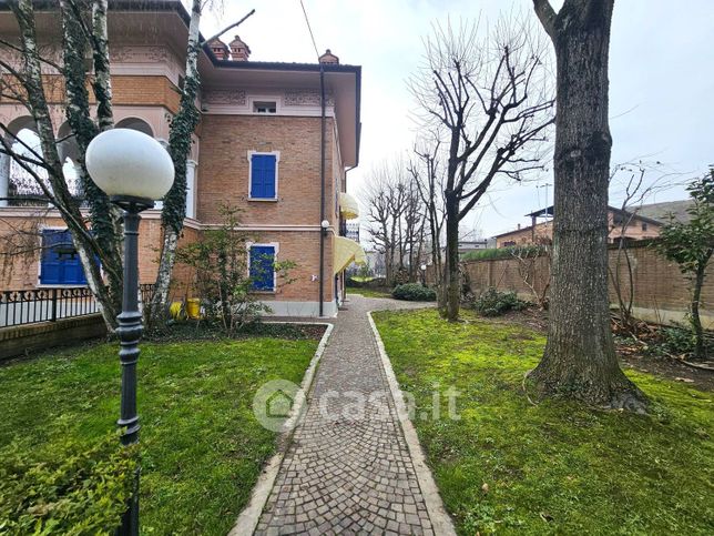 Villa in residenziale in Piazza Martiri Partigiani 88