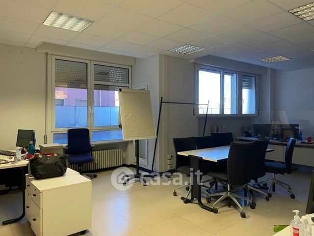 Ufficio in commerciale in Viale Mentana