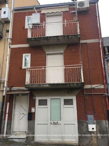 Casa indipendente in residenziale in Via Celso 19-27