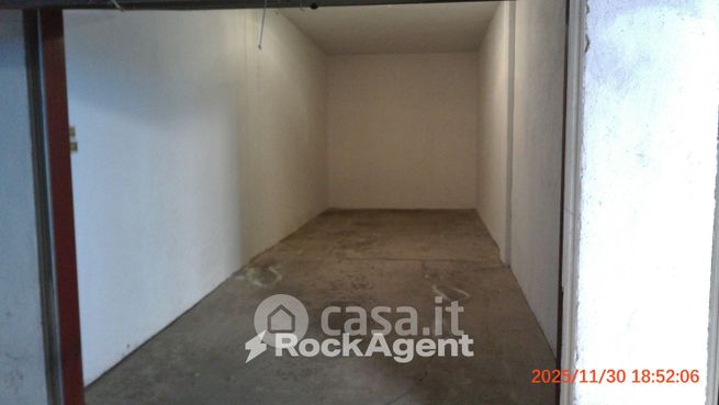 Box/posto auto in residenziale in Viale Montello 13