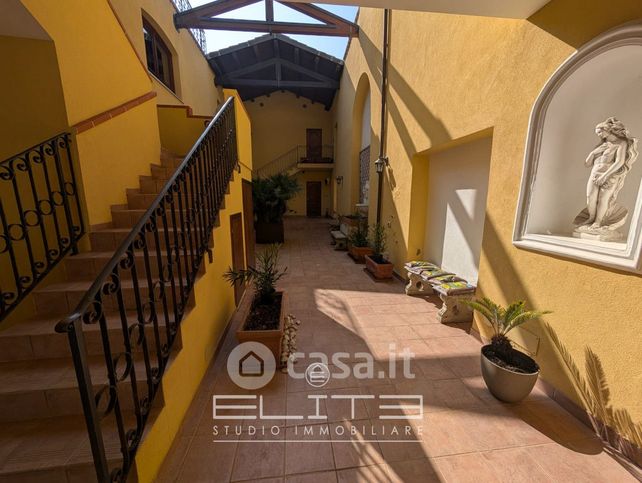 Appartamento in residenziale in Via Esino