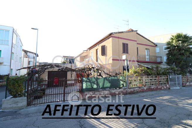 Appartamento in residenziale in Lungomare Rodi 24