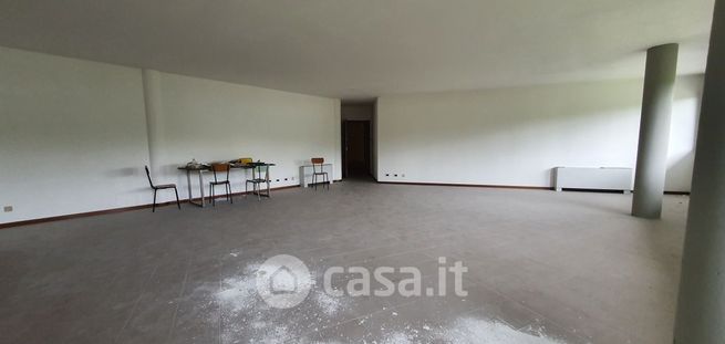 Ufficio in commerciale in 