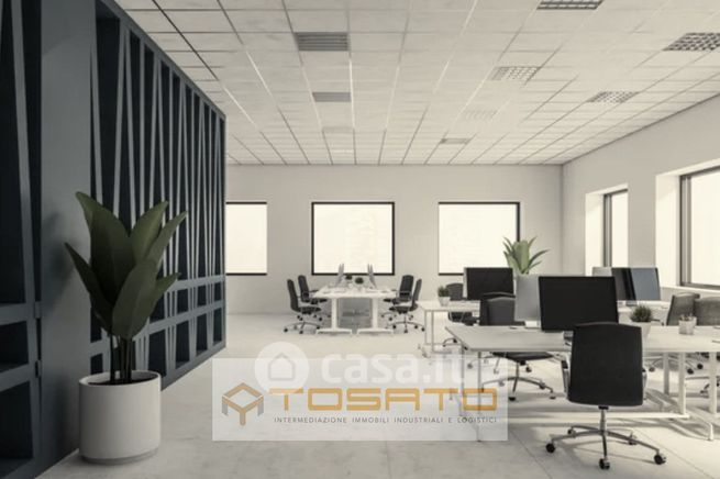 Ufficio in commerciale in 