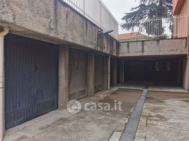 Box/posto auto in residenziale in Via Vincenzo Monti 3