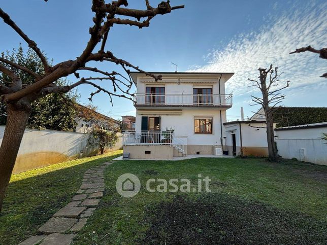 Villa in residenziale in 