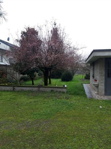 Casa bi/trifamiliare in residenziale in Via M. Resegone