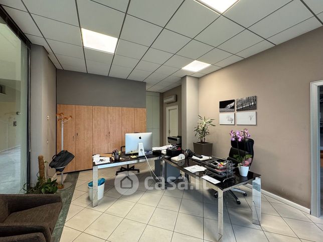 Ufficio in commerciale in Via Zozi 97