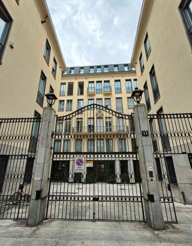 Ufficio in commerciale in Via dei Piatti 11