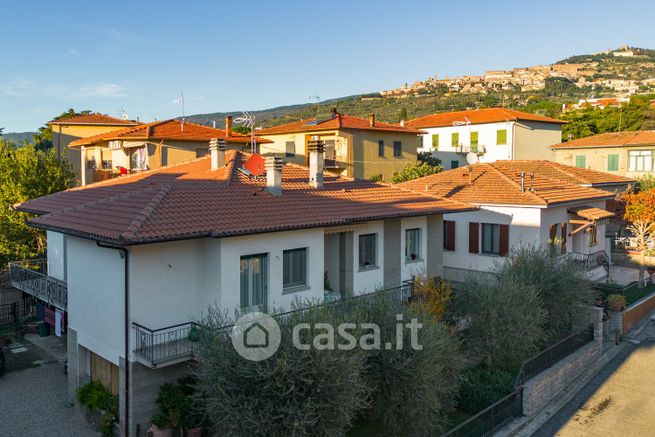 Villa in residenziale in Via Lauretana 22
