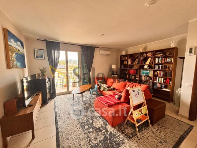 Appartamento in residenziale in Via Caruso 4