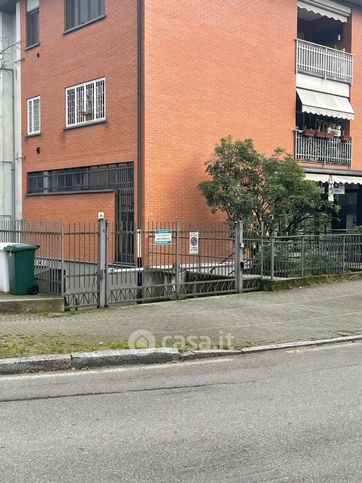 Box/posto auto in residenziale in Via Monte Grappa 20