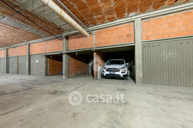 Garage/posto auto in residenziale in Via Papa Giovanni XXIII 17