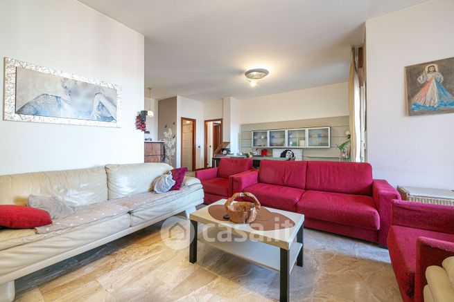 Appartamento in residenziale in Viale Campania 58