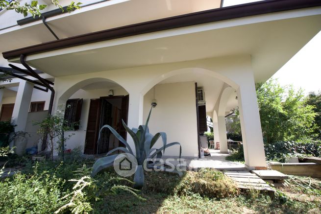 Casa bi/trifamiliare in residenziale in Via Giuseppe Verdi