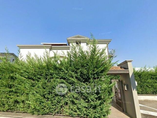 Appartamento in residenziale in Via Firenze 11 A