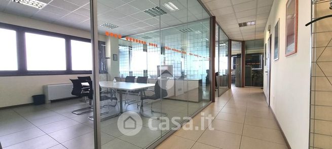 Ufficio in commerciale in Via Giuseppe Brini 45