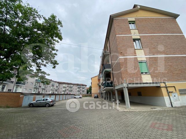 Box/posto auto in residenziale in Via Guglielmo Oberdan
