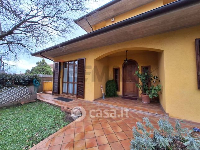 Villa in residenziale in 