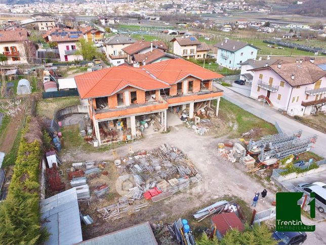 Capannone in commerciale in Via della Carezza